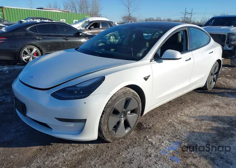 2021 Tesla Model 3 Standard Range Plus Rear-Wheel Drive z USA, uszkodzony, nr VIN 5YJ3E1EA4MF919903